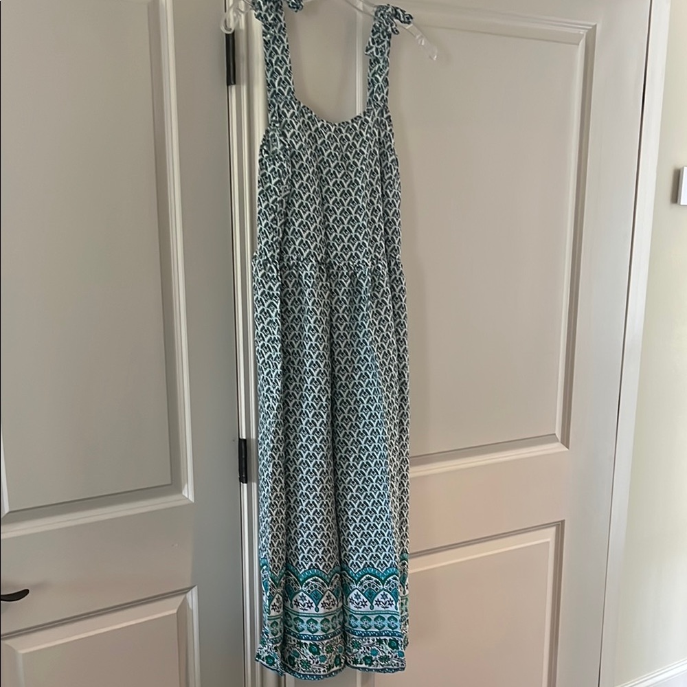 Chic Blue and White Patterned Dress